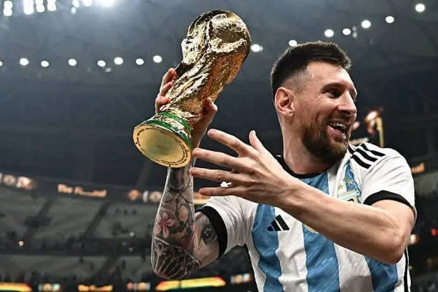 الأرجنتيني ليونيل ميسي يعلن اعتزاله اللعب دوليا