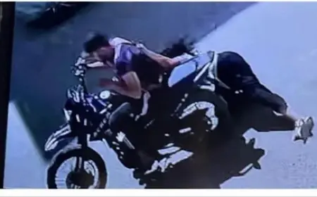 توقيف شاب بفاس للاشتباه في سرقة حقيبة شابة وسحلها بالشارع العام