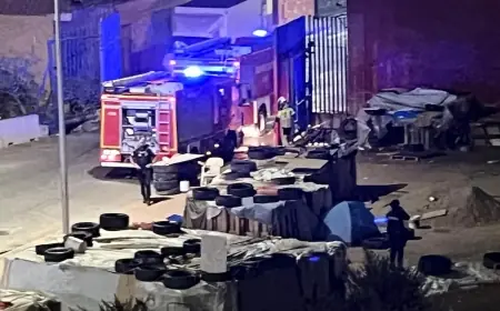 حريق يلتهم 42 كوخا وخيمة بمخيم للمهاجرين في سبتة المحتلة