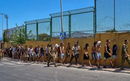 إسبانيا تقدر عدد المهاجرين العالقين بسبتة المحتلة بعد موجة الدخول الجماعي بـ10 آلاف شخص