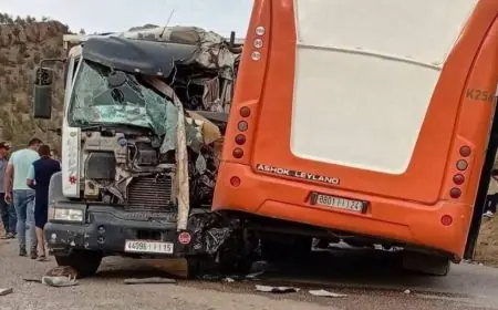 اصطدام شاحنة بحافلة للنقل العمومي يخلف إصابة 28 شخصا نواحي خنيفرة