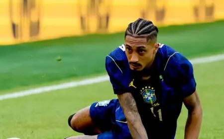 رافينيا يغادر مباراة البرازيل وأستراليا بسبب الإصابة