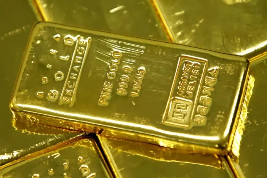 الذهب يتراجع 0.2% ويتجه لخسارة أسبوعية مع صعود الدولار