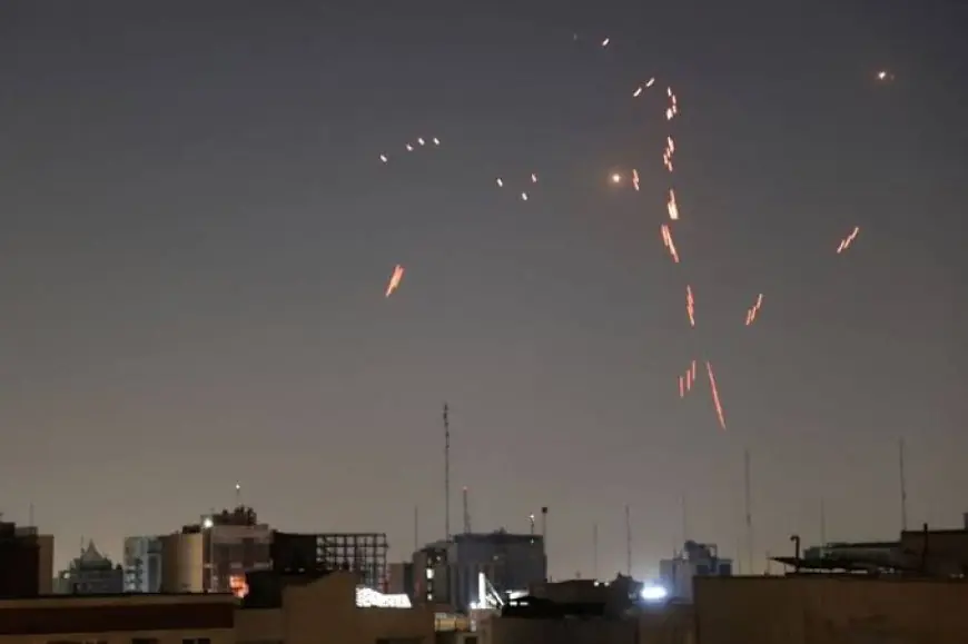 إيران تفعل دفاعاتها الجوية في سماء طهران