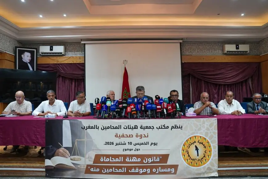المحامون يقررون مواصلة التوقف عن العمل