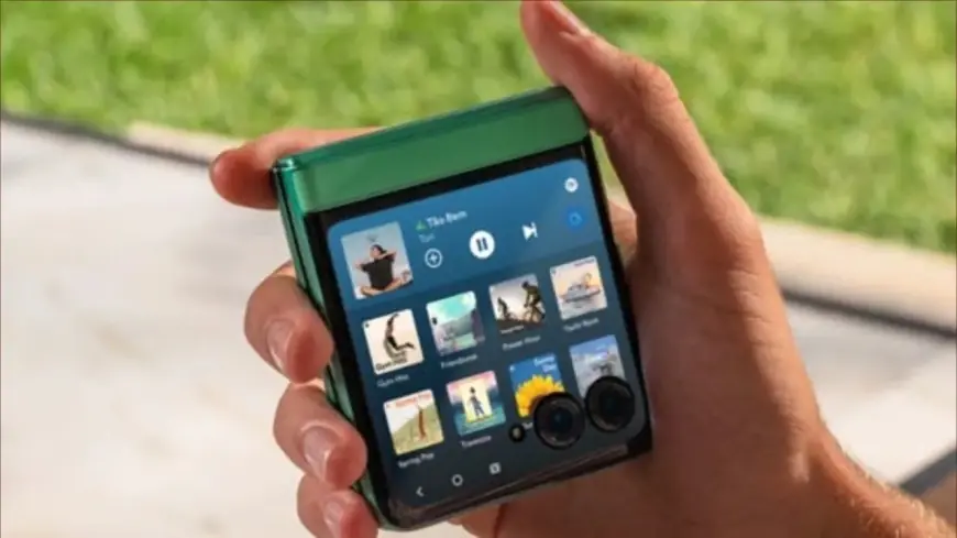موتورولا تستعد لإطلاق هاتف Razr قابل للطي بتصميم مختلف