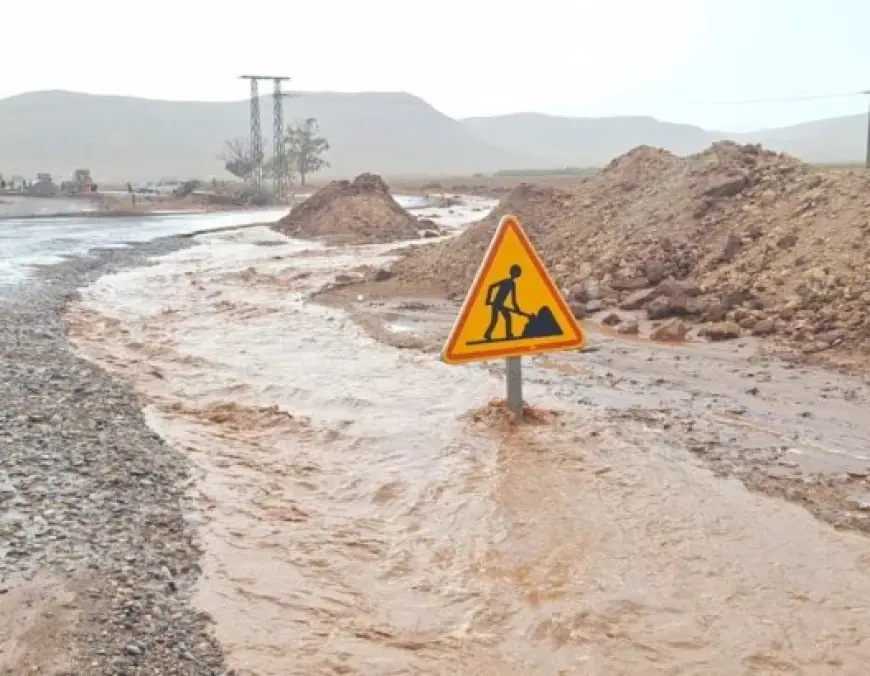 عاصفة رعدية قوية تغمر مركز إزناكن بورزازات وتربك حركة السير