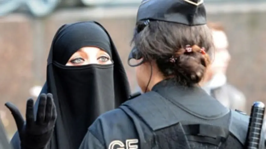 مدينة إسبانية تقر منع تغطية الوجه بالكامل في الأماكن العامة وغرامة تصل إلى 750 يورو