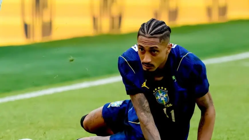 رافينيا يغادر مباراة البرازيل وأستراليا بسبب الإصابة