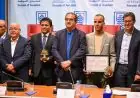 الأمن الوطني يحتفي بالشرطي بوبكر لمليتي بعد تتويجه بجائزة بلند الحيدري للشعراء الشباب
