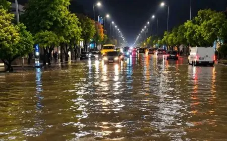 أمطار غزيرة تغرق شوارع مدينة وجدة بالمياه