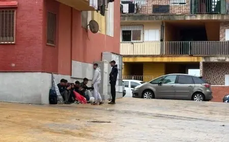 سبتة المحتلة.. الأمطار تفاقم معاناة مهاجرين يفترشون الشوارع