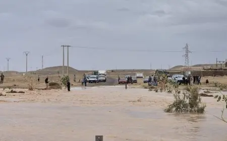سيول وادي ربيب لحواش تقطع الطريق الرابطة بين السمارة والعيون