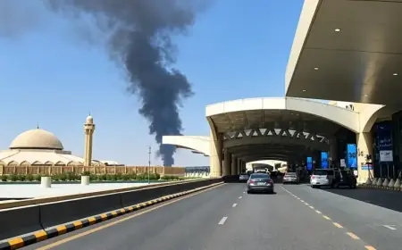 مطار الرياض يمدد تعليق رحلاته الجوية عقب هجوم أوقع قتلى ومئات الجرحى