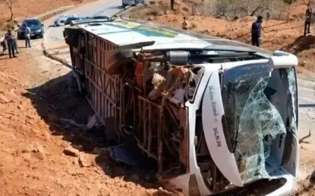 إصابة عدد من الركاب في انقلاب حافلة للمسافرين بإقليم الحسيمة