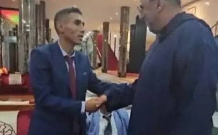 ولد الرشيد يمازح أسامة بريك في بهو البرلمان: "راني من المتابعين ديالك"