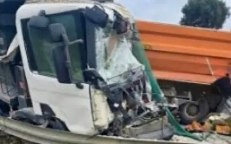 اصطدام شاحنتين كبيرتين بعين السبع في الدار البيضاء يتسبب في خسائر مادية جسيمة