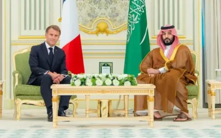 في زيارة غير معلنة.. ولي العهد السعودي يستقبل الرئيس الفرنسي في الرياض لبحث تعزيز التعاون والأمن الإقليمي
