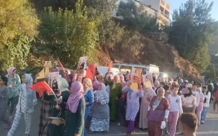 بوعادل.. احتجاجات نسائية تضع استغلال مياه المنبع تجاريا تحت المجهر