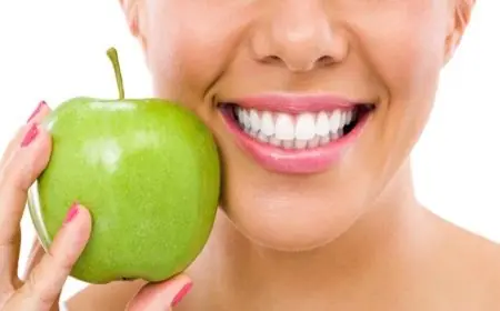 دراسة تكشف عن أطعمة تعزز صحة اللثة وتحمي من خطر التهاب دواعم السن