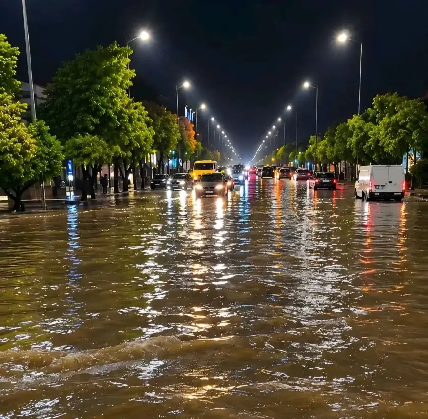 أمطار غزيرة تغرق شوارع مدينة وجدة بالمياه