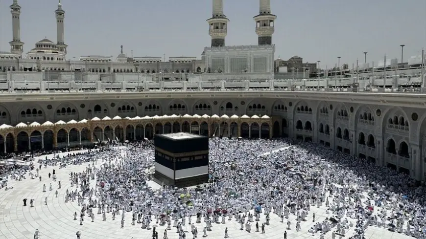 الأمن السعودي يوقف شخصا "أثار الهلع" بين المارة في مكة المكرمة
