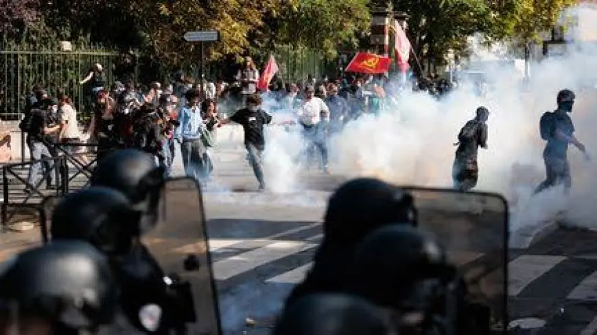 France : plus de 5 000 interpellations et 735 établissements perturbés