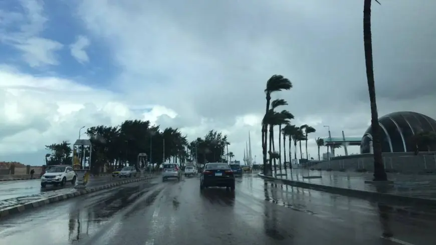 يوعابد يستبعد وقوع اضطراب جوي شامل بالمغرب ويتوقع استمرار الأمطار الرعدية
