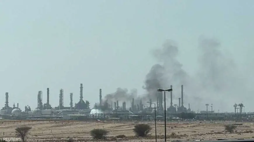 مليشيا الحوثيين تقصف مجمع أرامكو في العاصمة السعودية الرياض بالصواريخ والمسيّرات