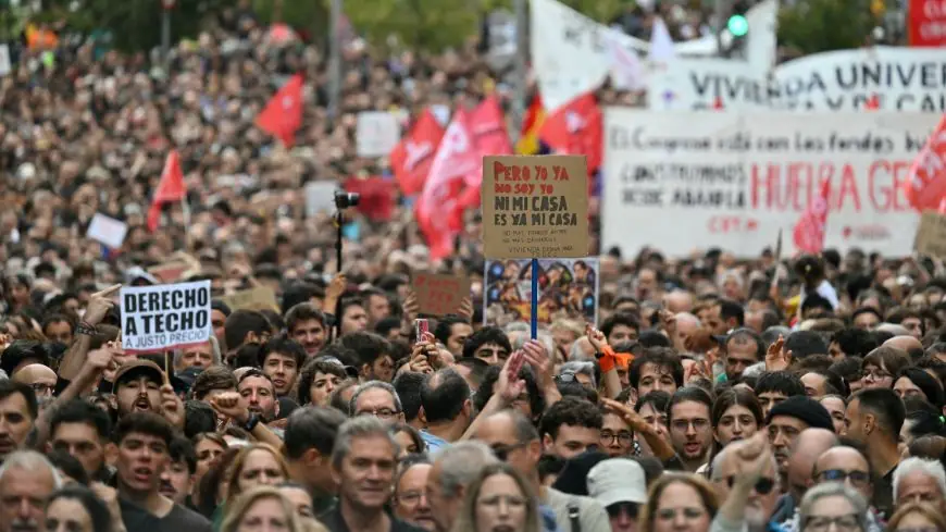 Barcelone : une manifestation pour le droit au logement dégénère, 13 arrestations et 30 policiers blessés