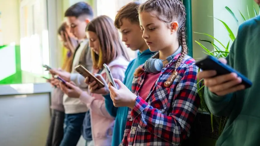 À partir de novembre 2026, la Turquie coupe l'accès aux réseaux sociaux pour les moins de 15 ans