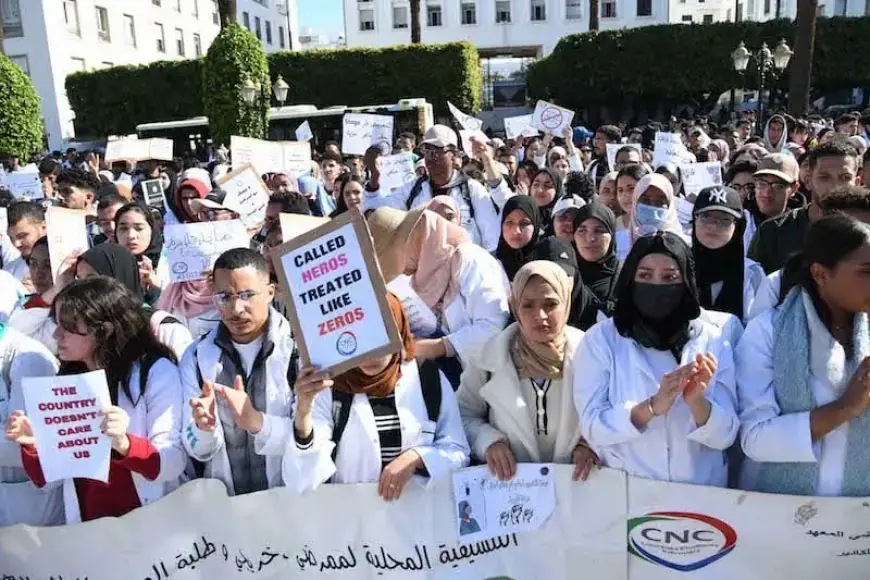 ممرضو فاس-مكناس يصعّدون احتجاجاتهم للمطالبة بالمناصب المالية وتسوية المستحقات