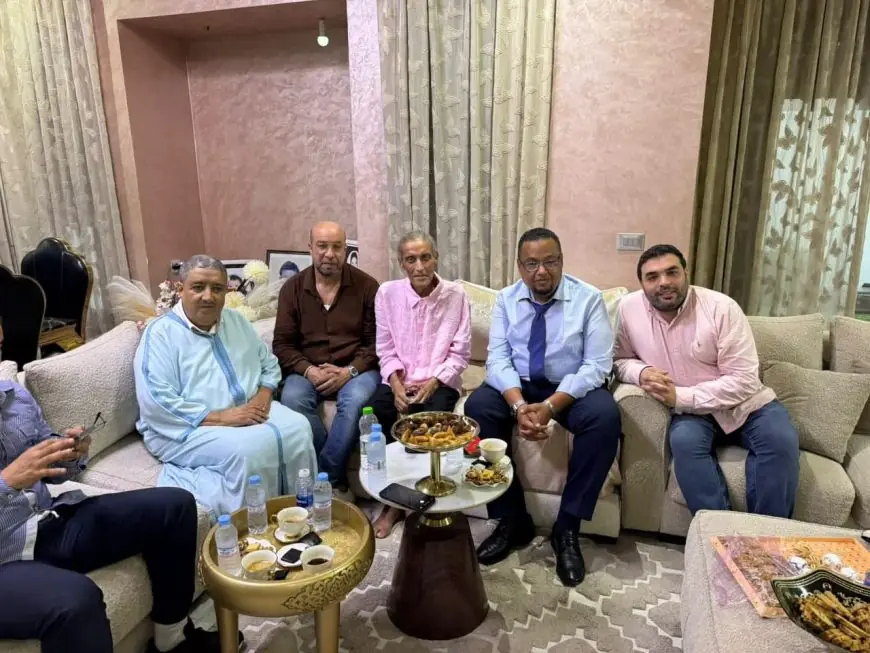 الزميلين مختار لغزيوي وإدريس شحتان يزوران الإعلامي الرياضي مصطفى طلال للاطمئنان على حالته الصحية
