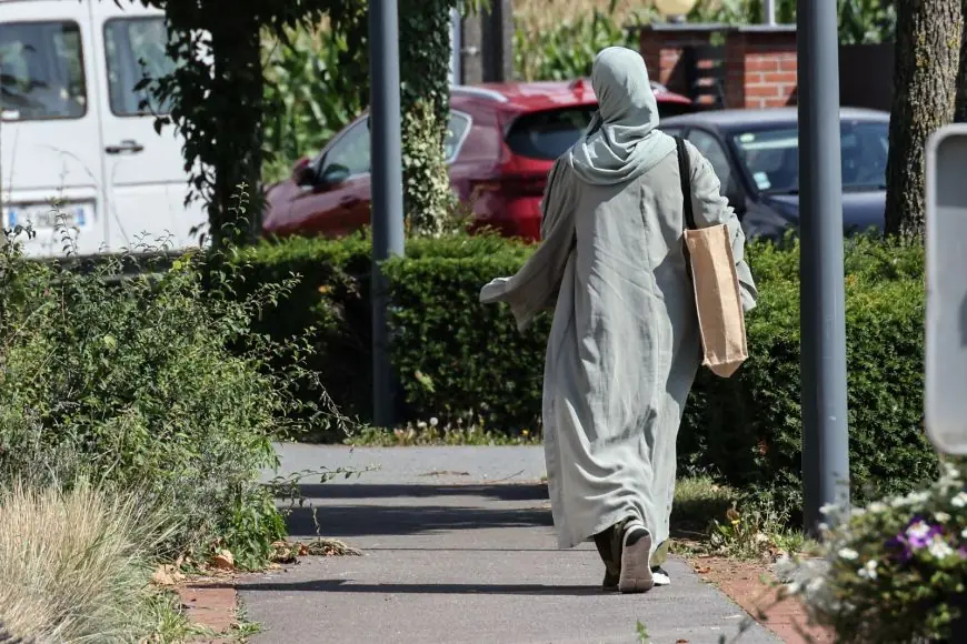 استطلاع: 46% من المسلمين يفكرون في مغادرة فرنسا إذا فازت مارين لوبان بالانتخابات الرئاسية
