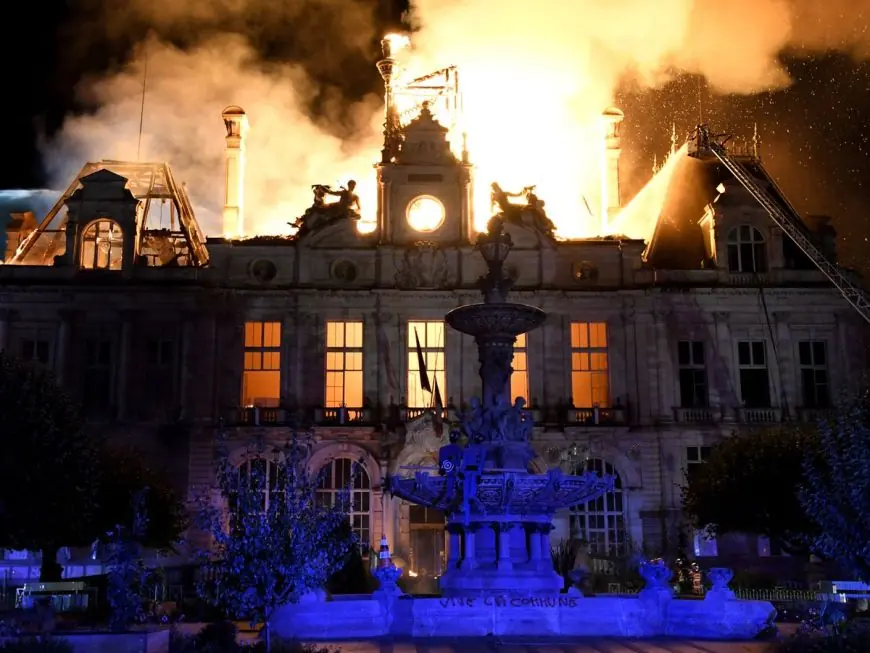 Limoges : La mairie historique incendiée en marge des manifestations contre la vie chère
