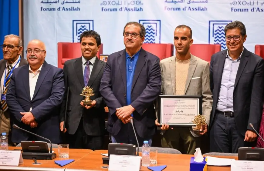 الأمن الوطني يحتفي بالشرطي بوبكر لمليتي بعد تتويجه بجائزة بلند الحيدري للشعراء الشباب