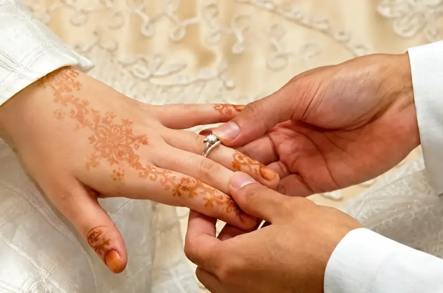 الحكومة تلتزم بتقديم دعم يصل إلى 5 آلاف درهم للشباب المقبلين على الزواج