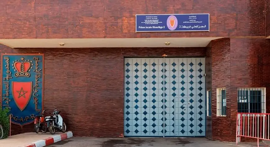 إدارة سجن خريبكة توضح ملابسات صورة سجين وتؤكد احترام كرامته الإنسانية
