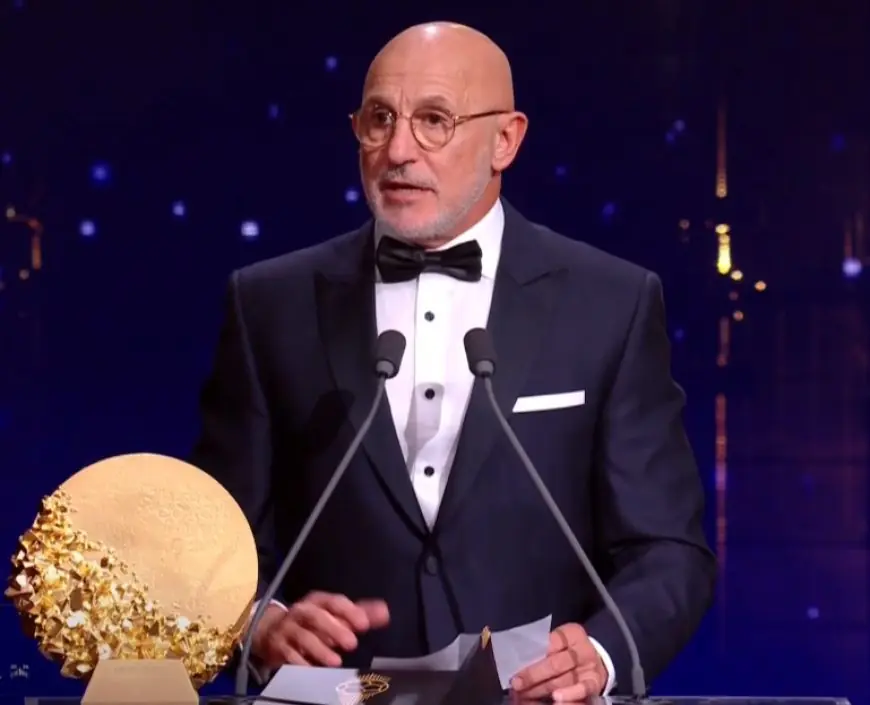 لويس دي لا فوينتي يتوج بجائزة أفضل مدرب في العالم لسنة 2026