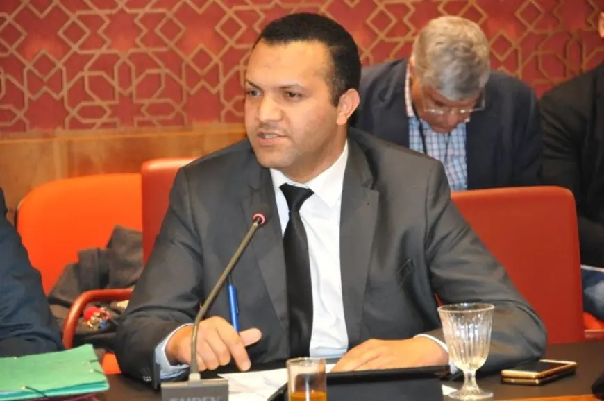 محسن موفيدي ينتقد طريقة تدبير النقاش داخل لجنة المالية ويثير مسألة الوصاية على الوزراء