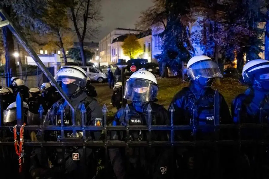 Pologne : la crise s'aggrave autour de la Cour constitutionnelle à Varsovie